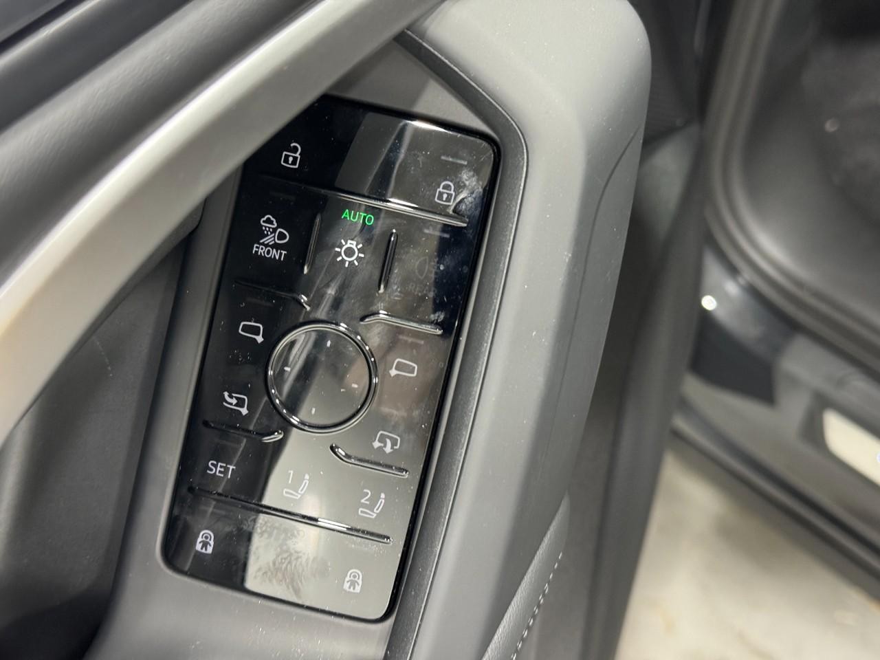 Audi Q5 Vehicle Full-screen Gallery Image 25