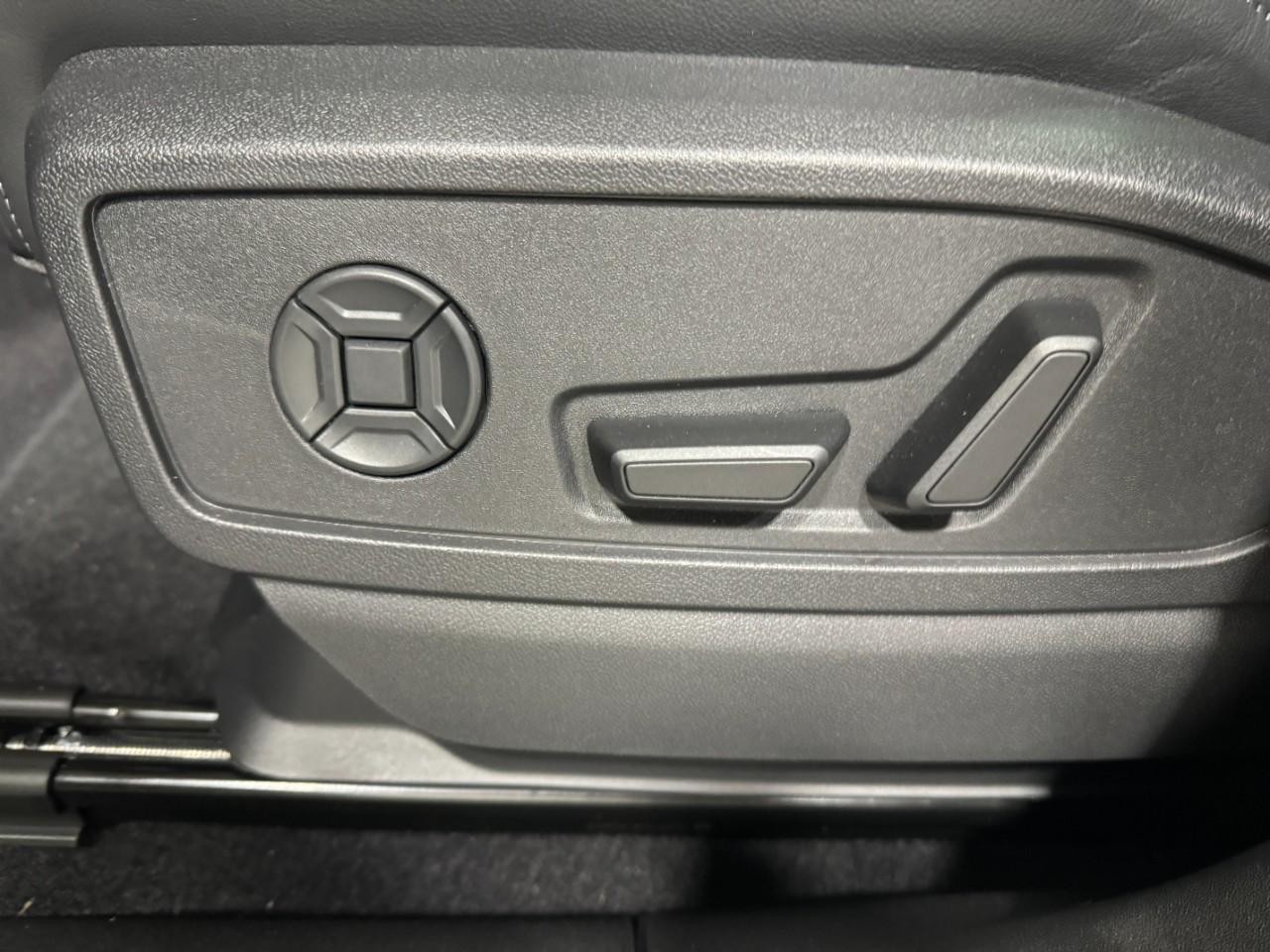 Audi Q5 Vehicle Full-screen Gallery Image 29