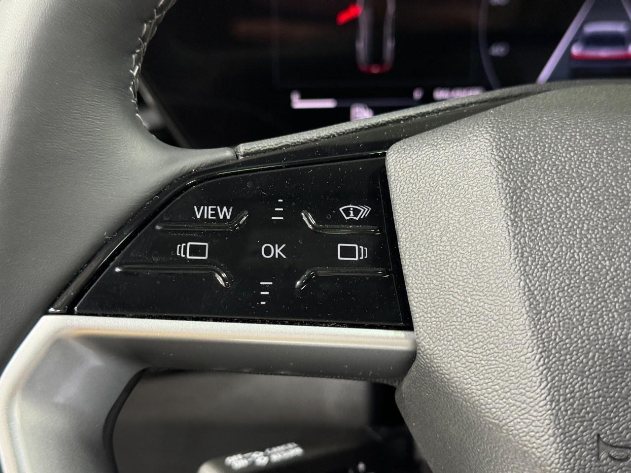 Audi Q5 Vehicle Full-screen Gallery Image 30