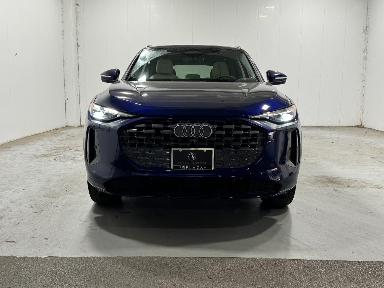 Audi Q5 Vehicle Full-screen Gallery Image 7