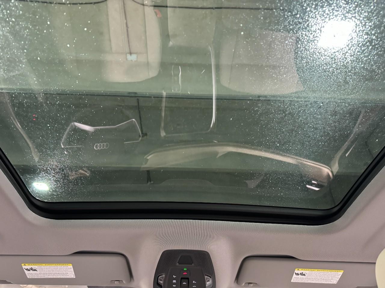 Audi Q5 Vehicle Full-screen Gallery Image 12