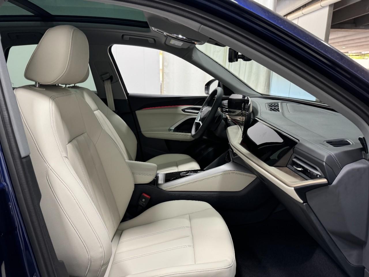 Audi Q5 Vehicle Full-screen Gallery Image 18