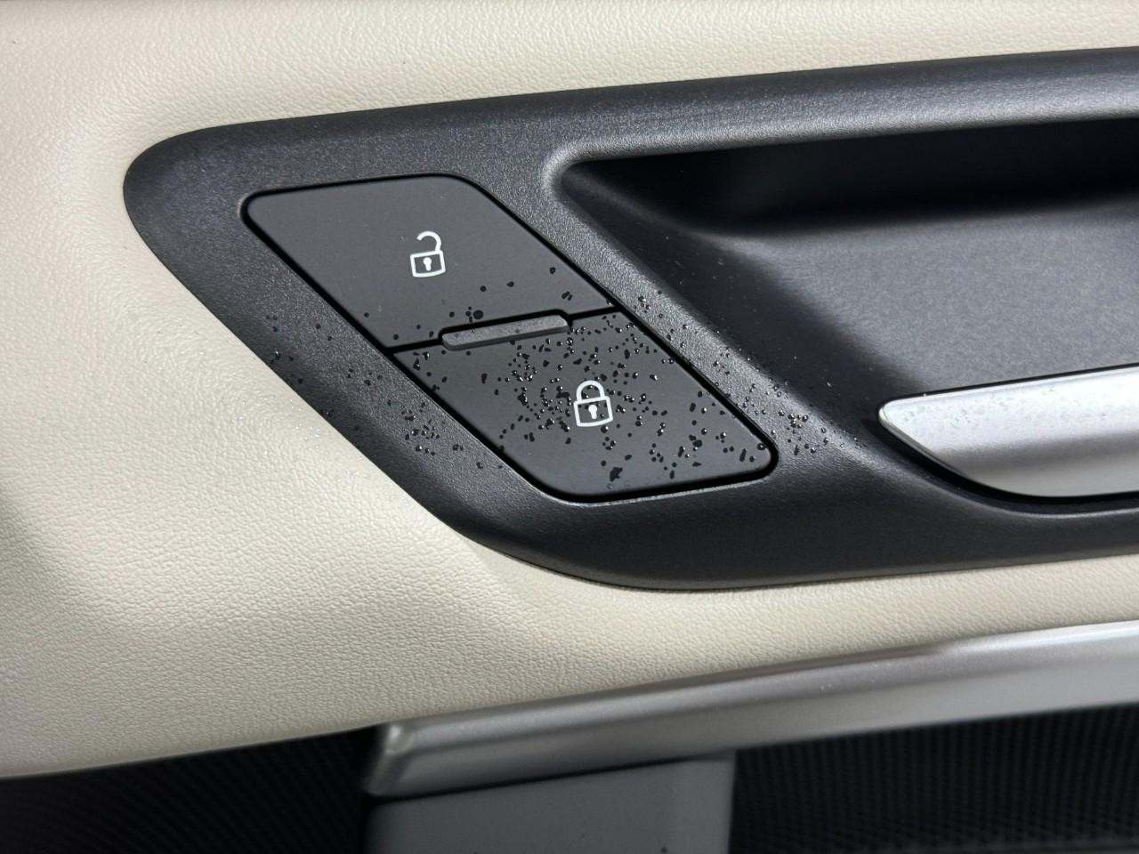 Audi Q5 Vehicle Full-screen Gallery Image 21