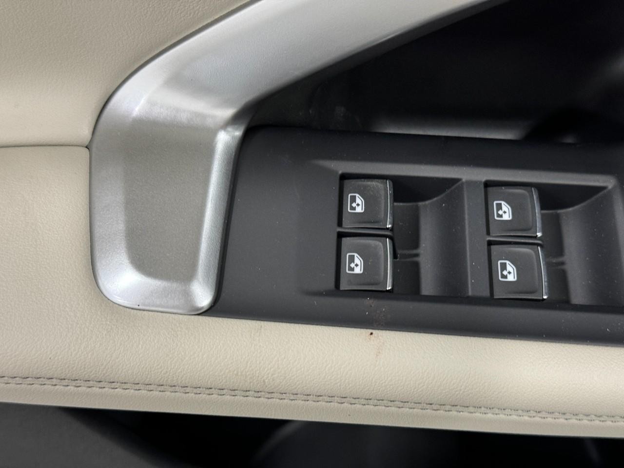 Audi Q5 Vehicle Full-screen Gallery Image 23