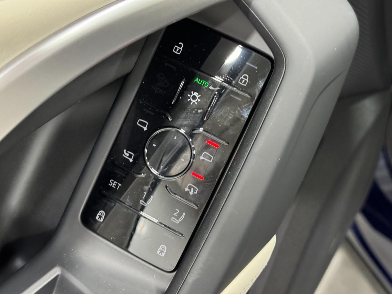 Audi Q5 Vehicle Full-screen Gallery Image 24