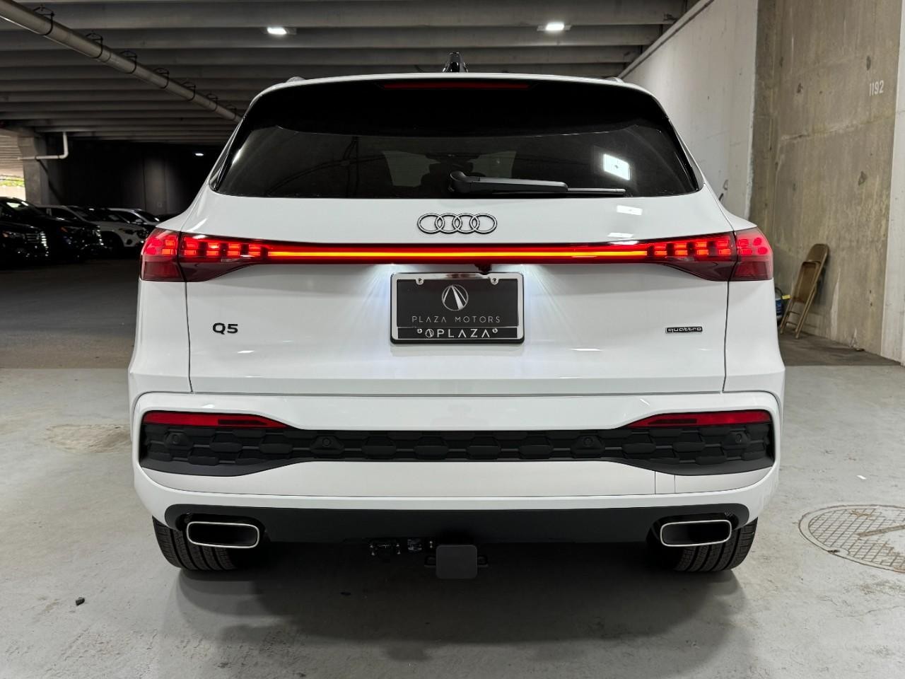 Audi Q5 Vehicle Full-screen Gallery Image 9