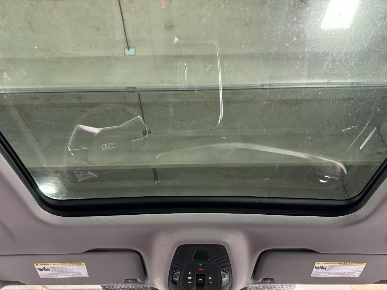 Audi Q5 Vehicle Full-screen Gallery Image 12