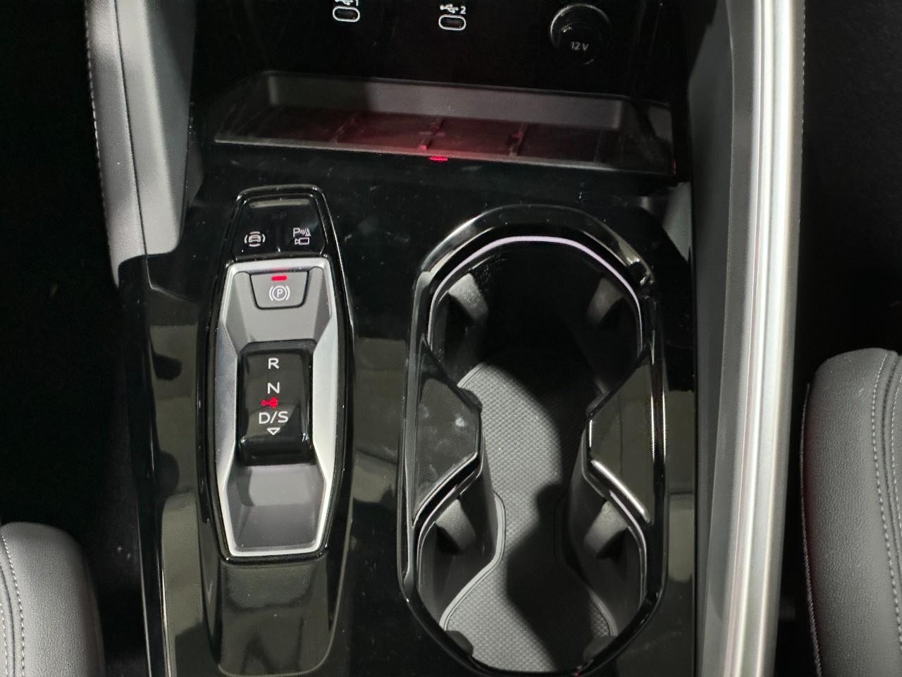 Audi Q5 Vehicle Full-screen Gallery Image 16