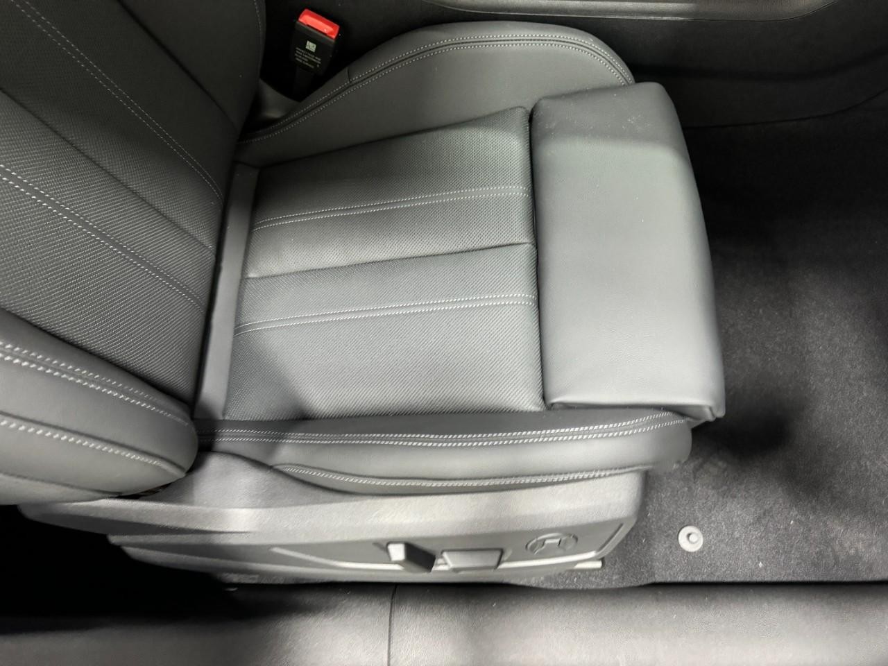 Audi Q5 Vehicle Full-screen Gallery Image 19