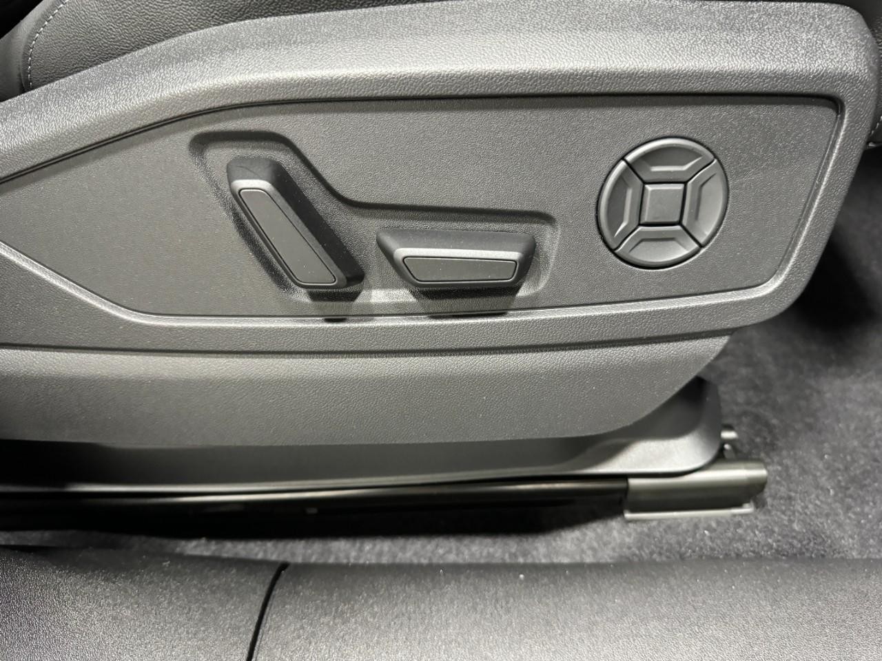 Audi Q5 Vehicle Full-screen Gallery Image 20