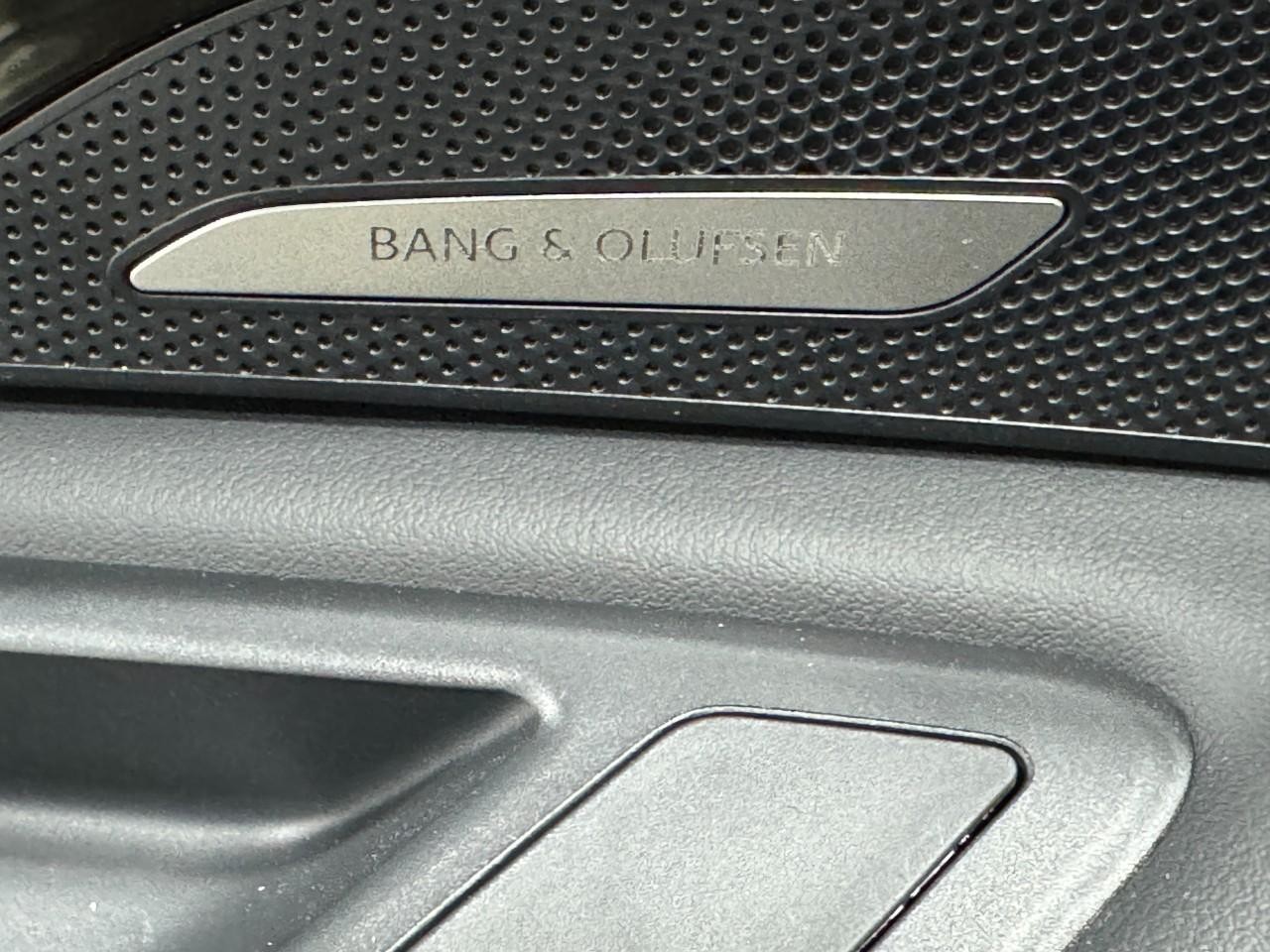 Audi Q5 Vehicle Full-screen Gallery Image 23