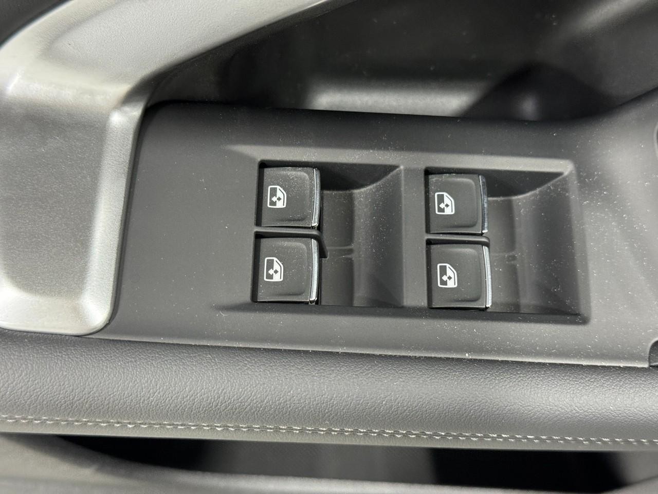 Audi Q5 Vehicle Full-screen Gallery Image 24