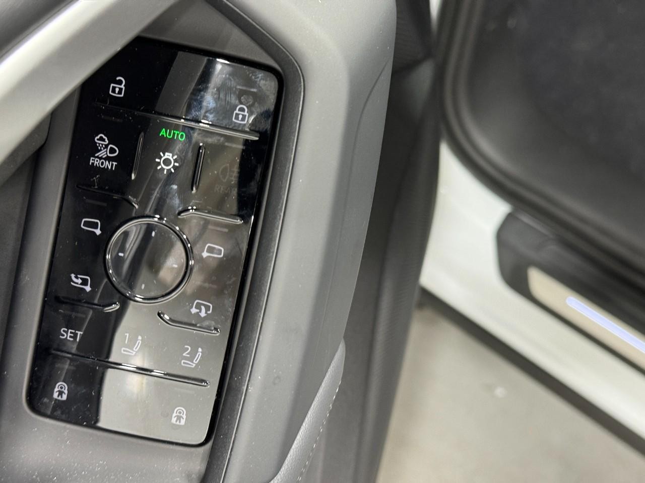 Audi Q5 Vehicle Full-screen Gallery Image 25