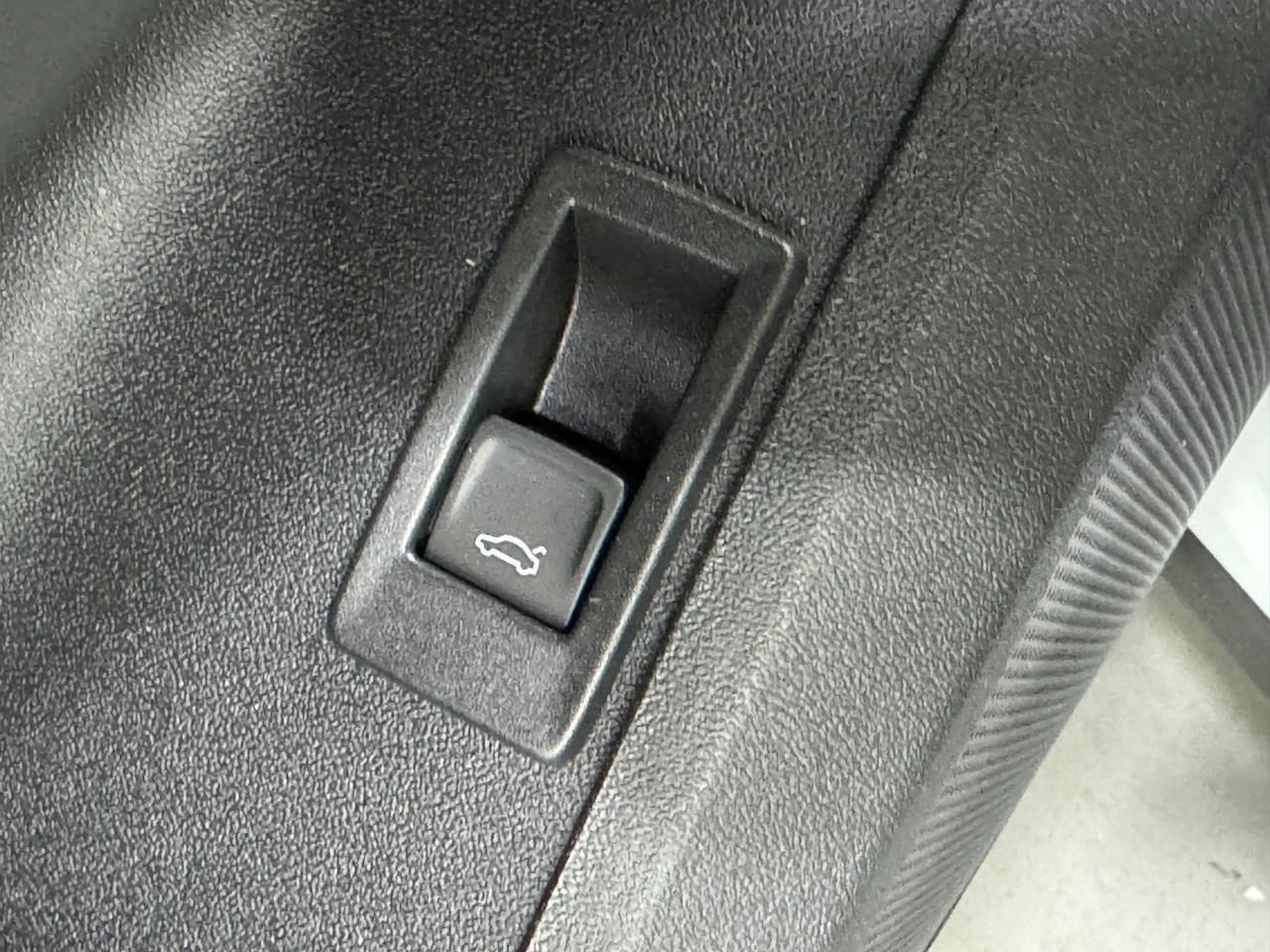 Audi Q5 Vehicle Full-screen Gallery Image 26