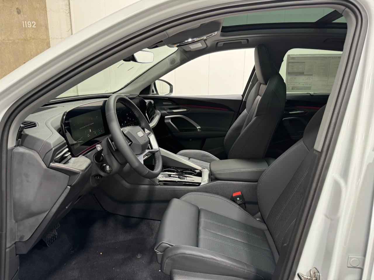 Audi Q5 Vehicle Full-screen Gallery Image 27