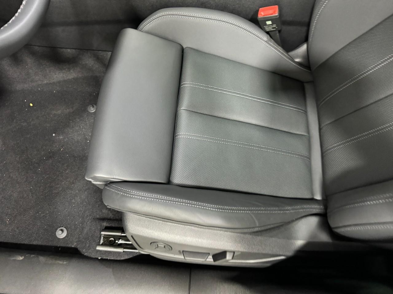 Audi Q5 Vehicle Full-screen Gallery Image 28