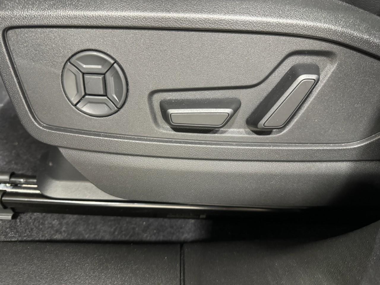 Audi Q5 Vehicle Full-screen Gallery Image 29