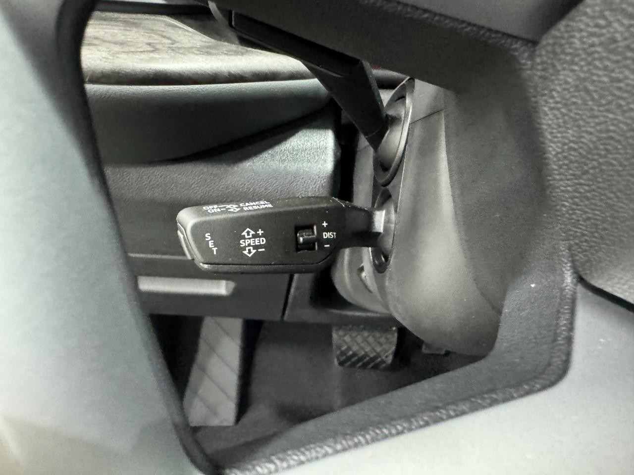 Audi Q5 Vehicle Full-screen Gallery Image 30