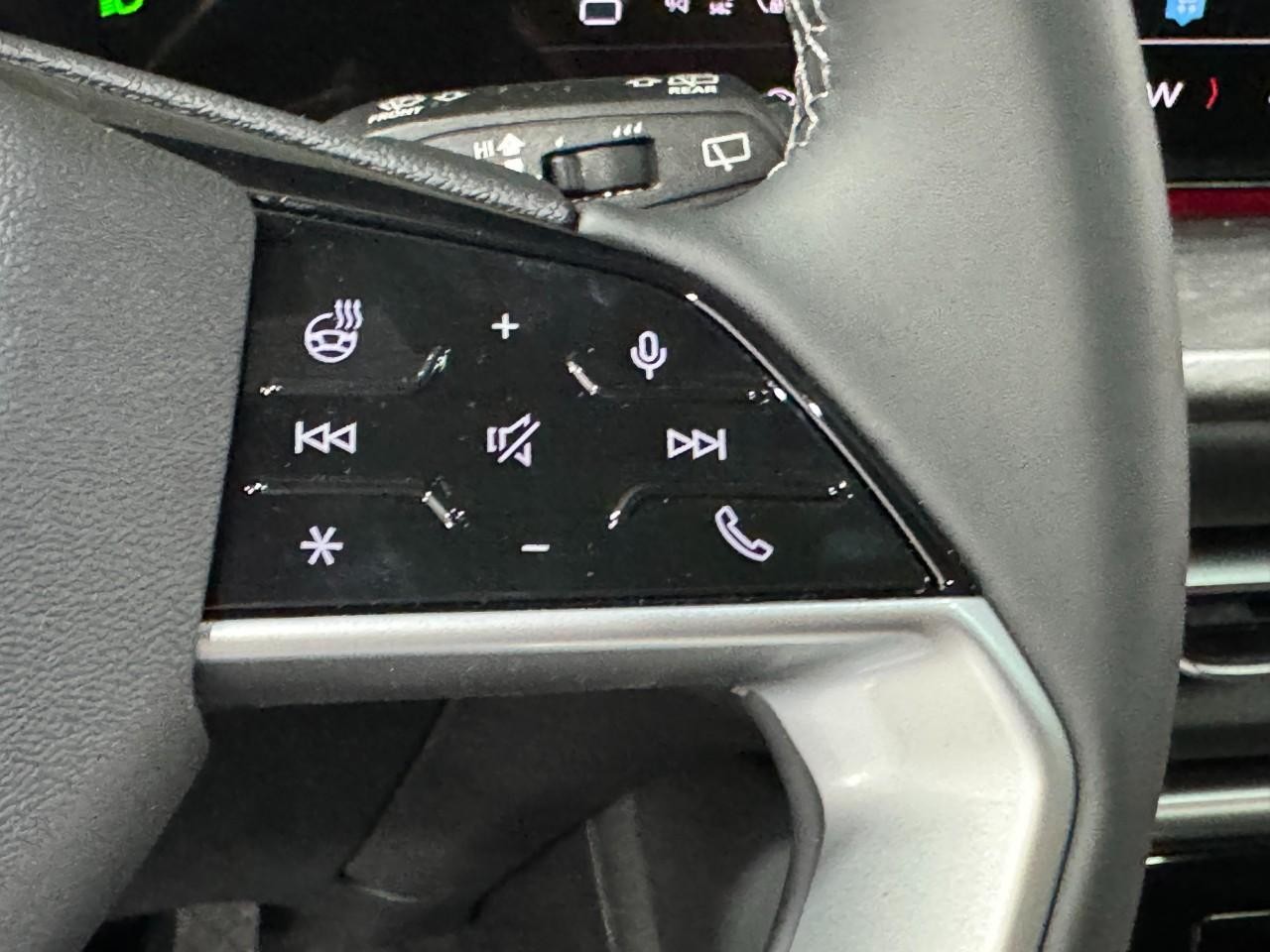 Audi Q5 Vehicle Full-screen Gallery Image 32