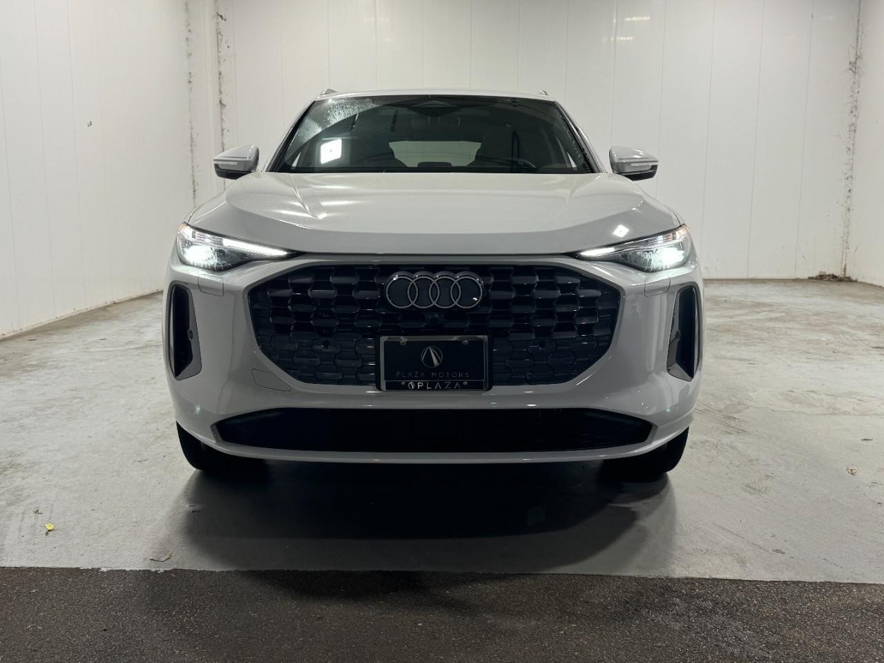 Audi Q5 Vehicle Full-screen Gallery Image 7