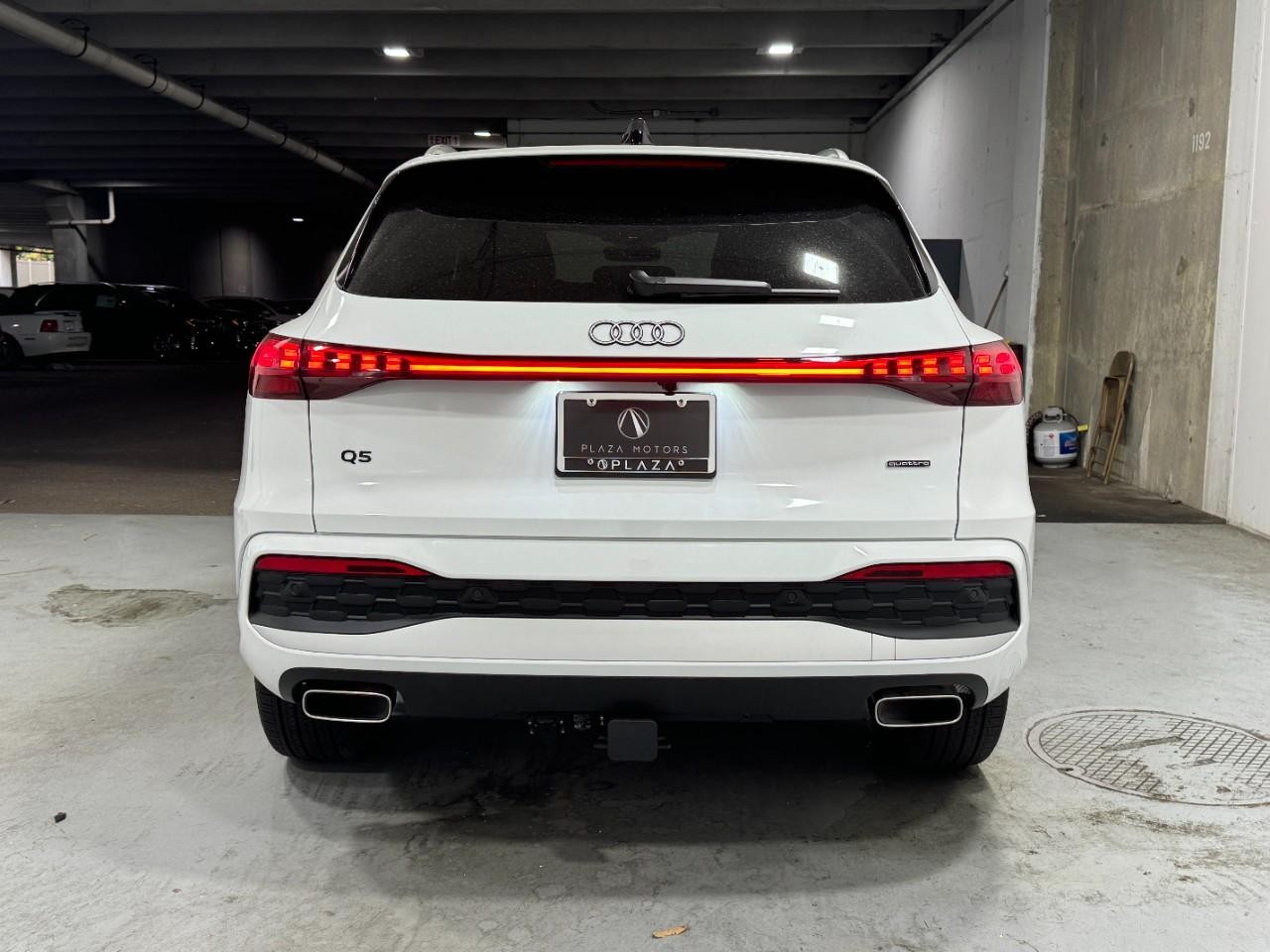 Audi Q5 Vehicle Full-screen Gallery Image 9