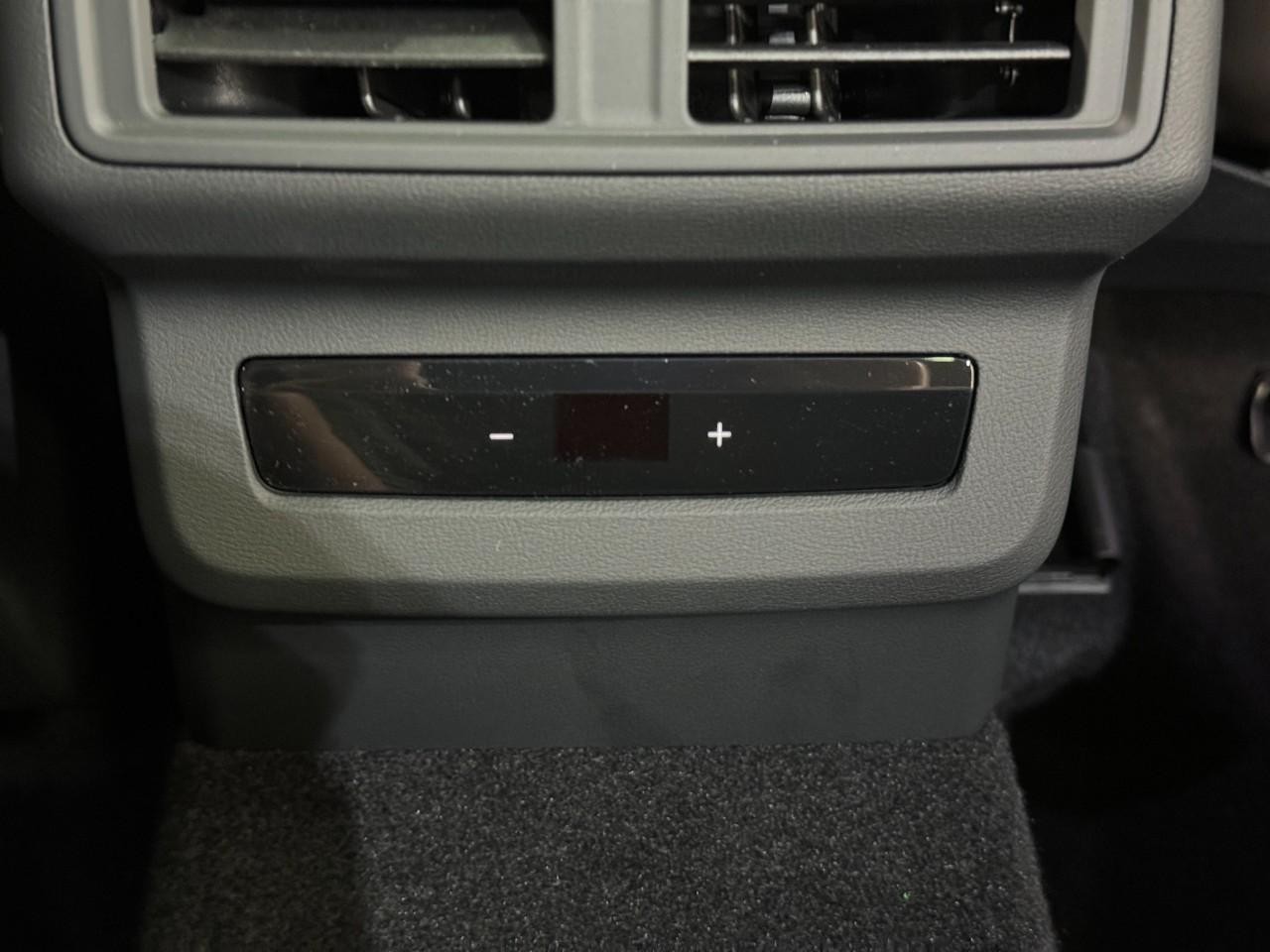 Audi Q5 Vehicle Full-screen Gallery Image 11