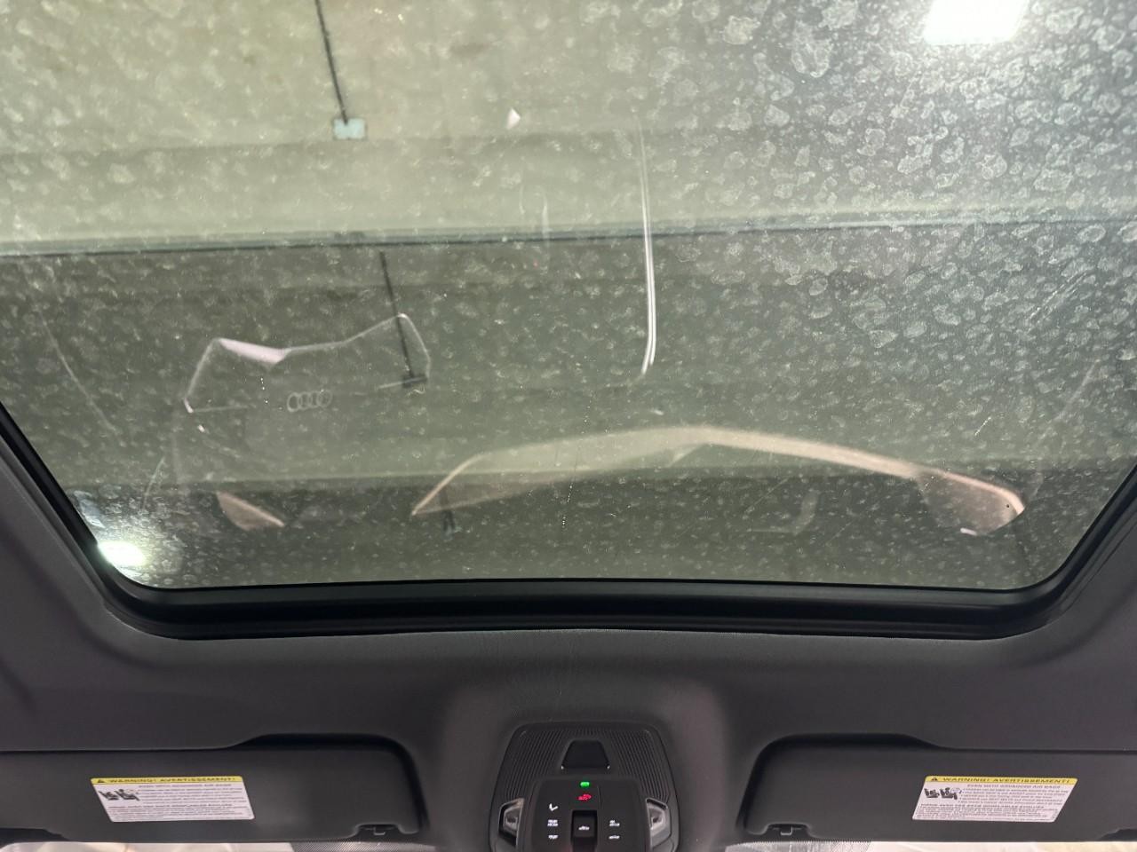 Audi Q5 Vehicle Full-screen Gallery Image 12