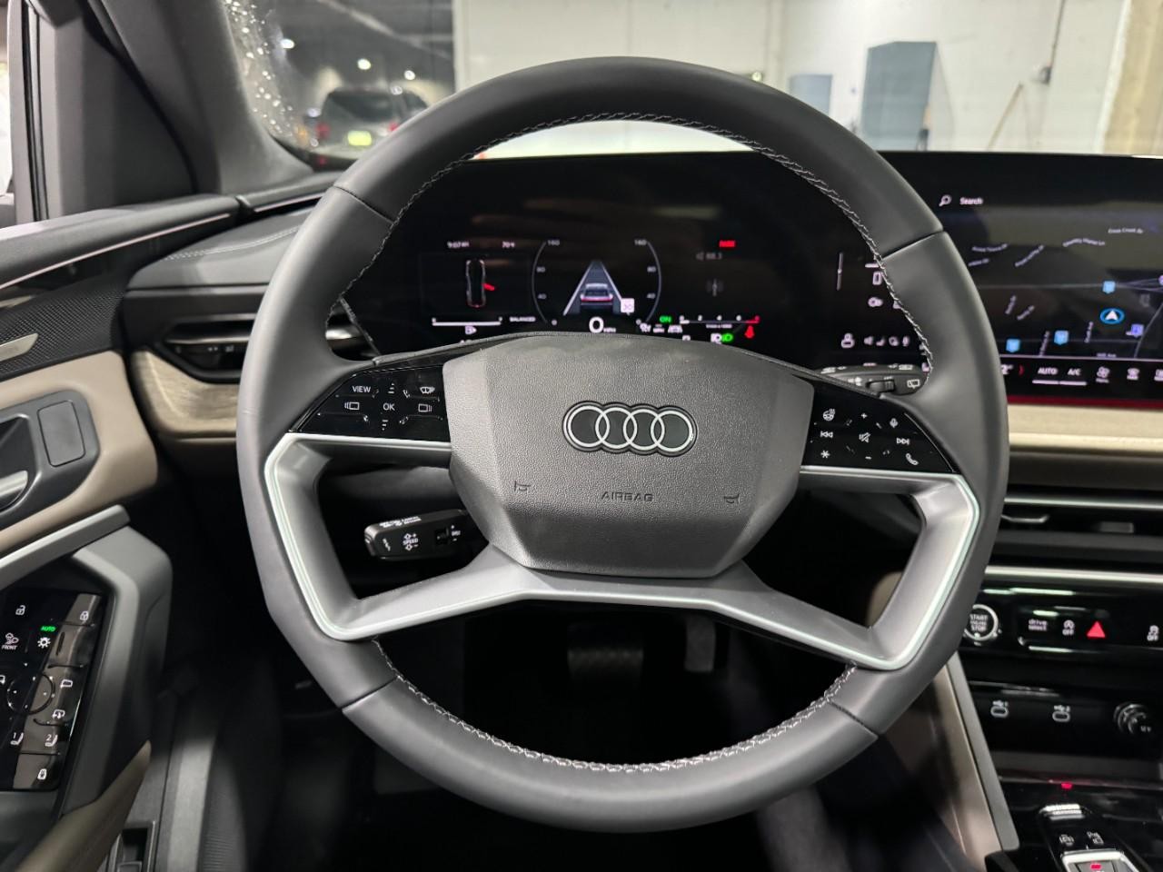 Audi Q5 Vehicle Full-screen Gallery Image 14