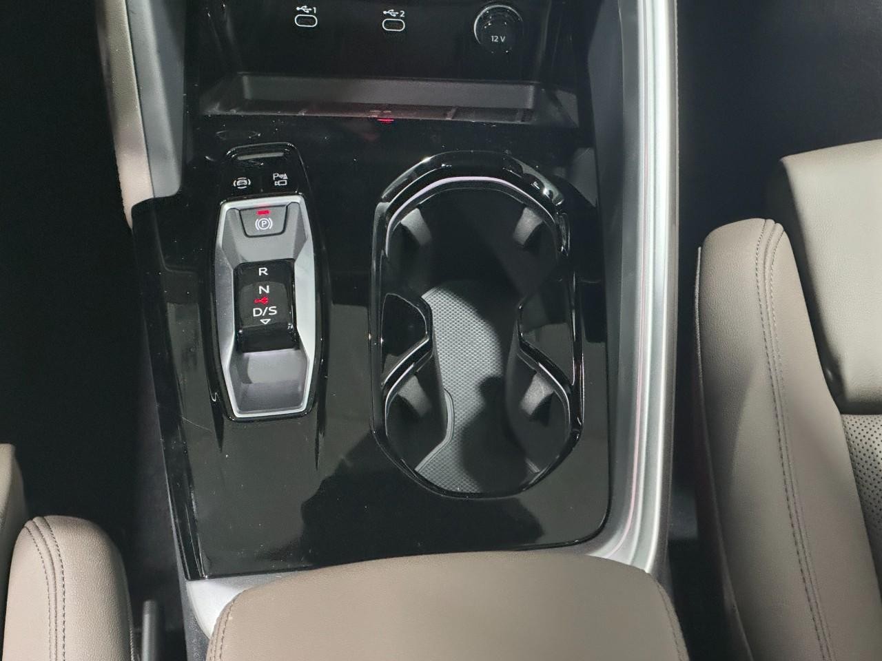 Audi Q5 Vehicle Full-screen Gallery Image 16