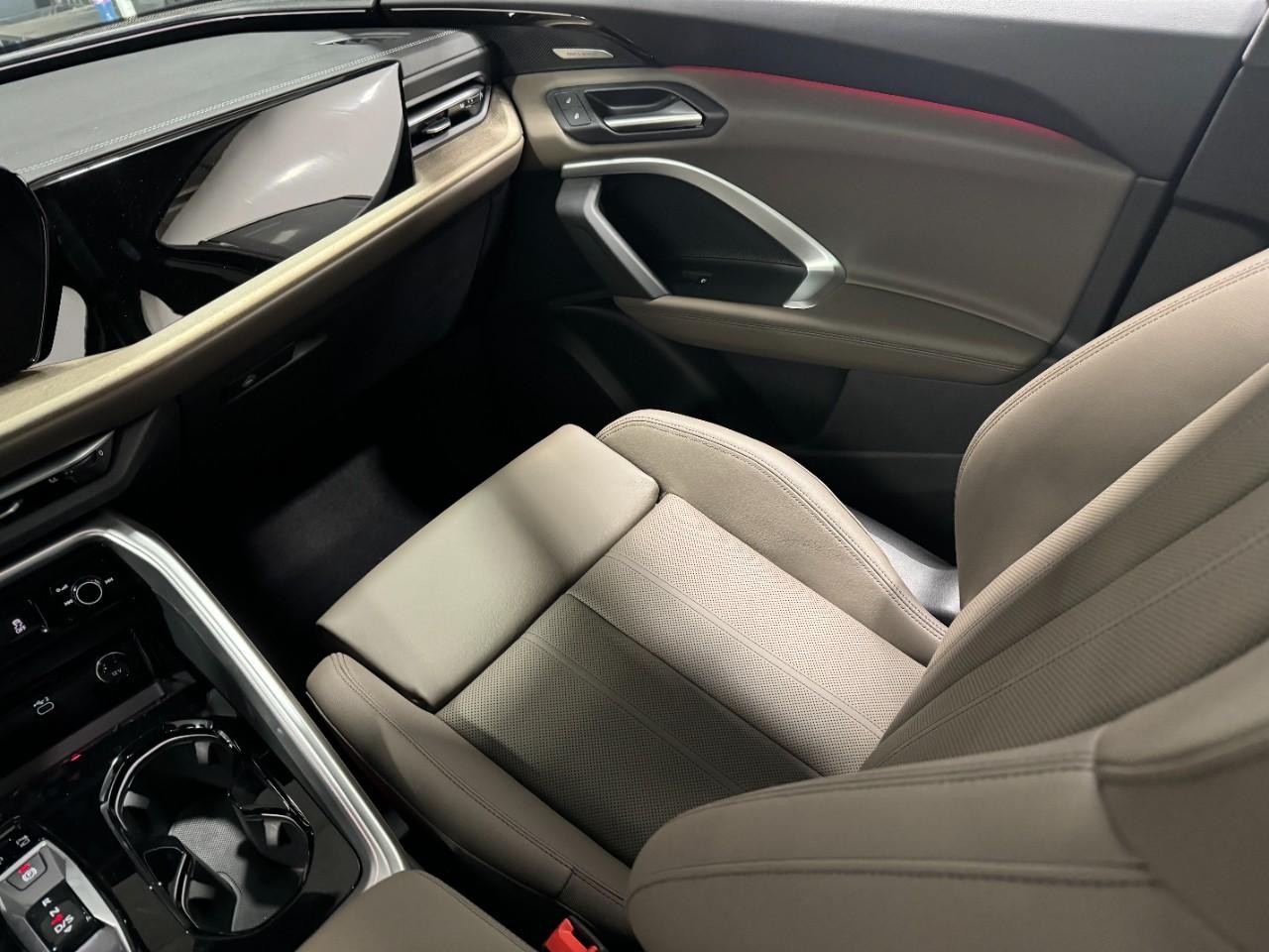 Audi Q5 Vehicle Full-screen Gallery Image 17