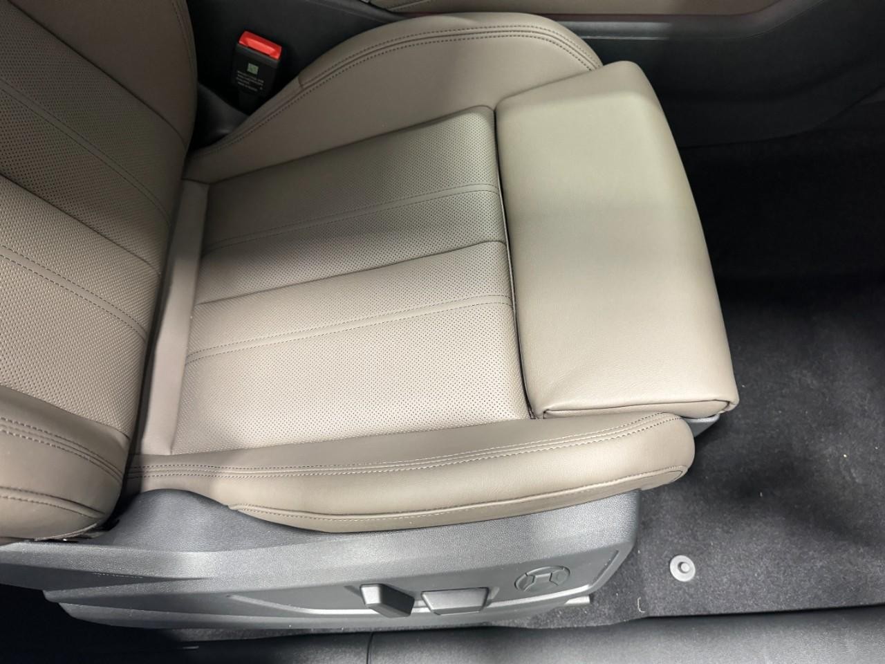 Audi Q5 Vehicle Full-screen Gallery Image 19