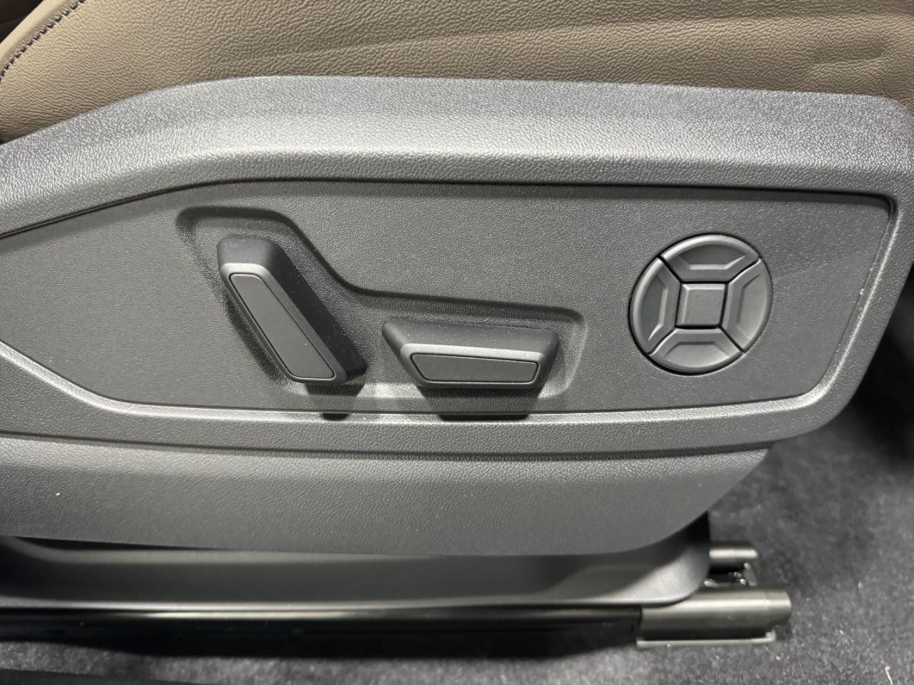 Audi Q5 Vehicle Full-screen Gallery Image 20