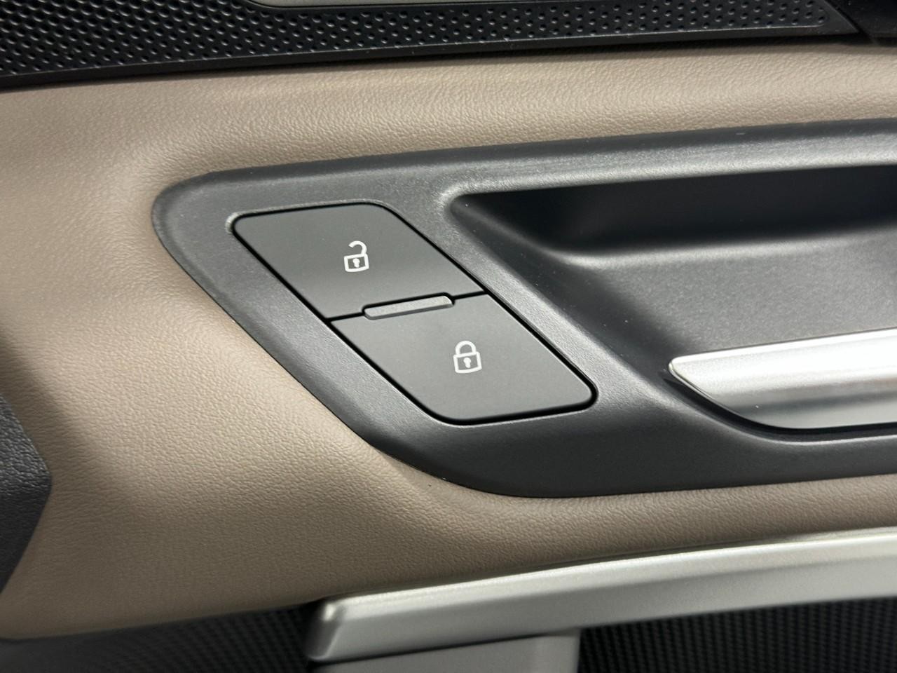 Audi Q5 Vehicle Full-screen Gallery Image 21