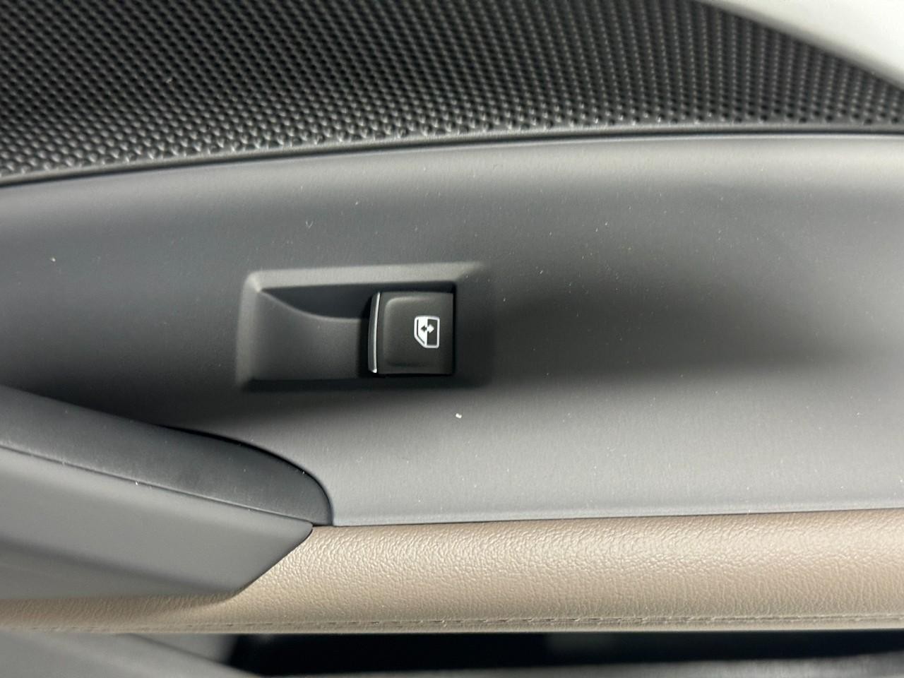 Audi Q5 Vehicle Full-screen Gallery Image 22