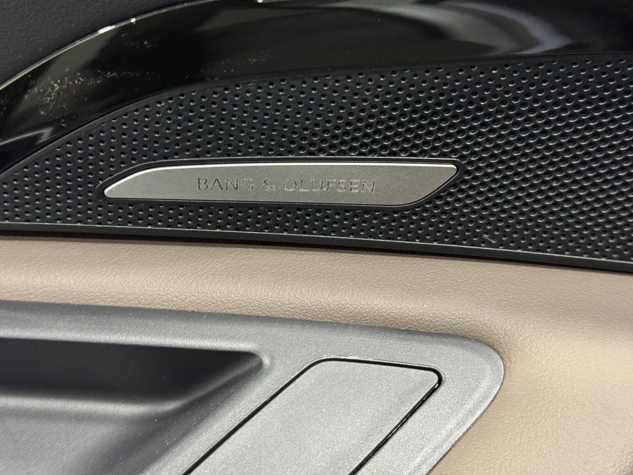 Audi Q5 Vehicle Full-screen Gallery Image 23