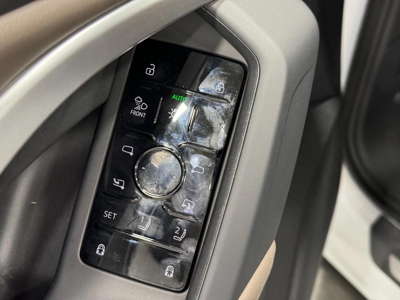 Audi Q5 Vehicle Full-screen Gallery Image 25