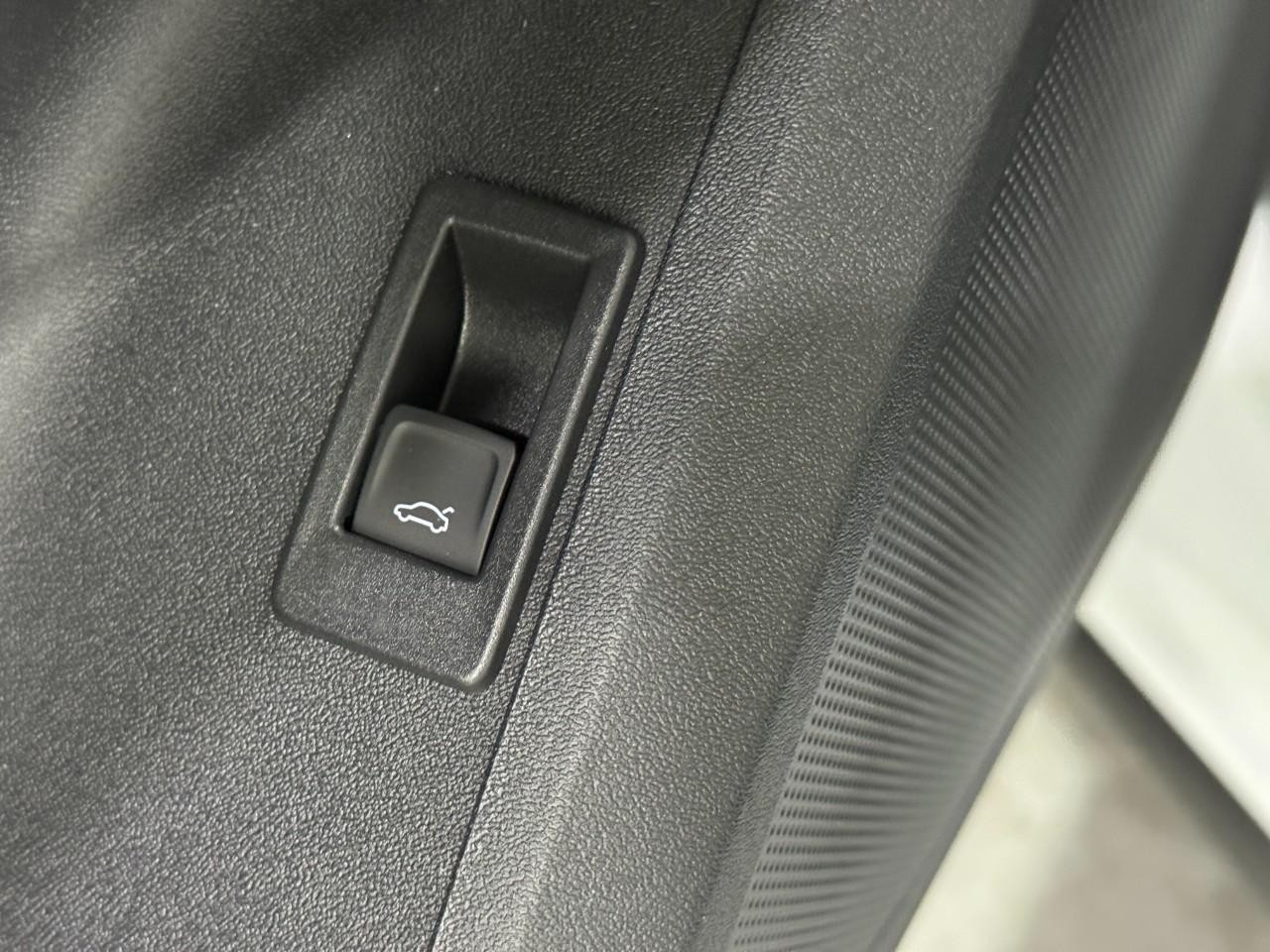 Audi Q5 Vehicle Full-screen Gallery Image 26