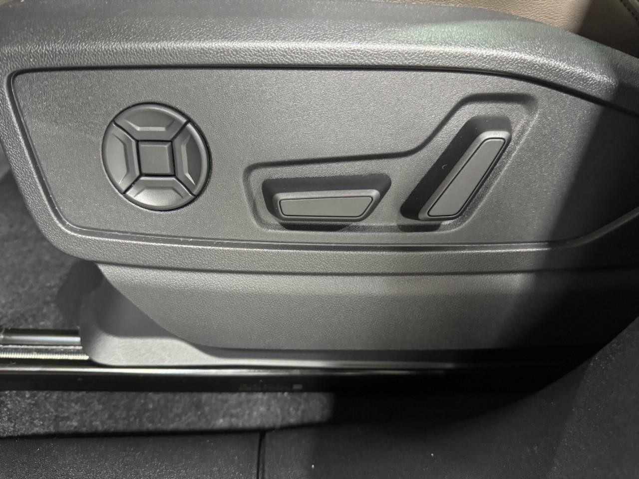 Audi Q5 Vehicle Full-screen Gallery Image 29