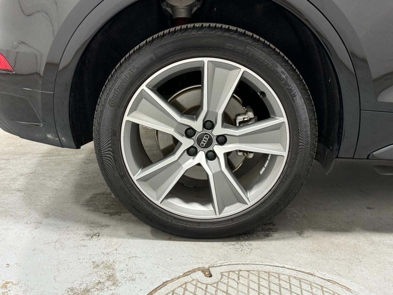 Audi Q5 Vehicle Full-screen Gallery Image 5