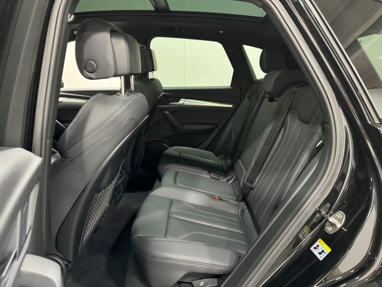 Audi Q5 Vehicle Full-screen Gallery Image 8