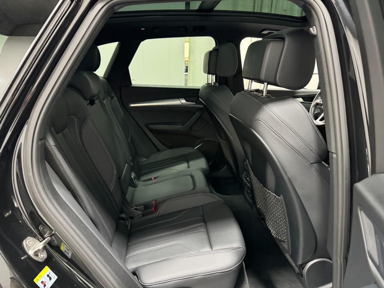 Audi Q5 Vehicle Full-screen Gallery Image 10