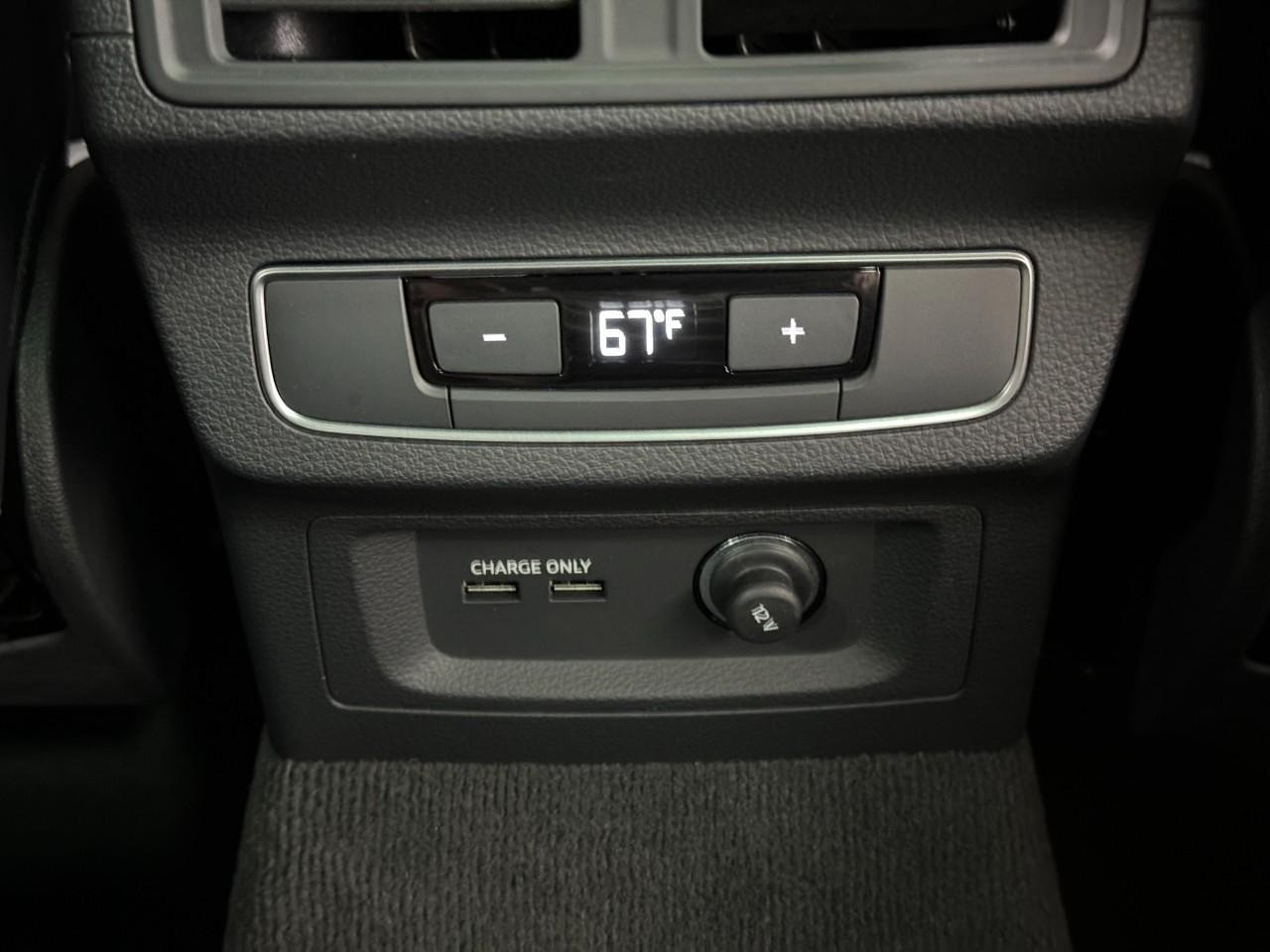 Audi Q5 Vehicle Full-screen Gallery Image 11