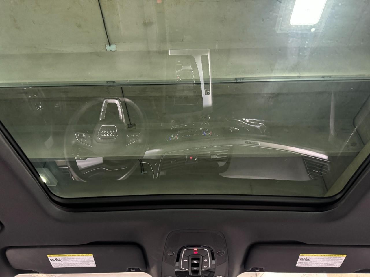 Audi Q5 Vehicle Full-screen Gallery Image 12