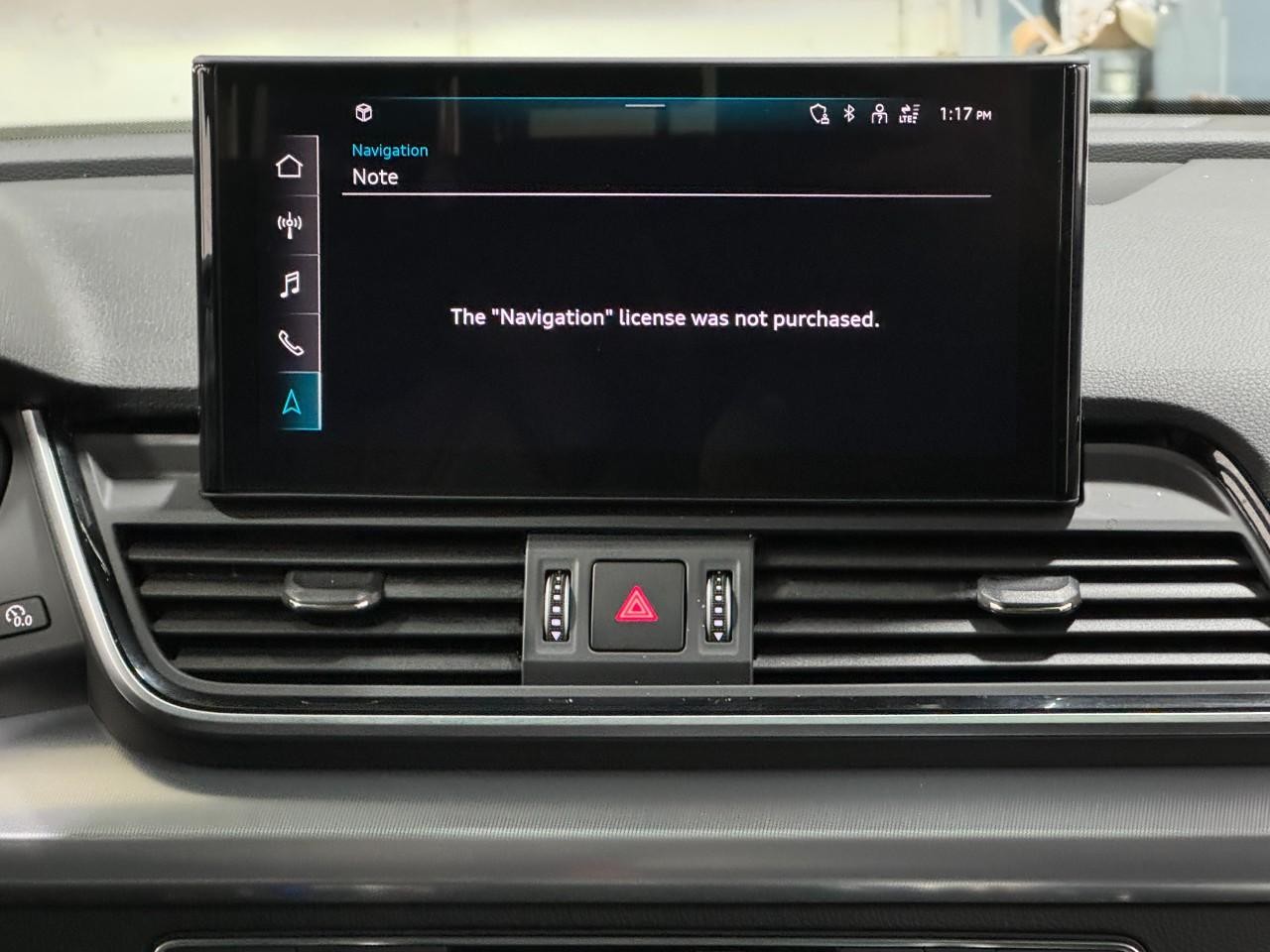 Audi Q5 Vehicle Full-screen Gallery Image 15