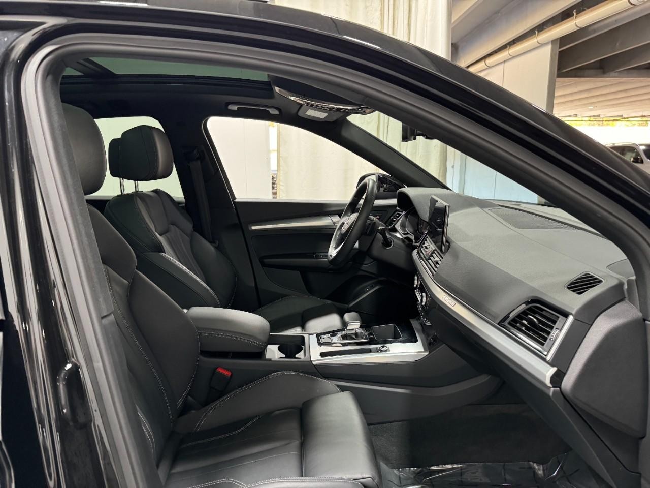 Audi Q5 Vehicle Full-screen Gallery Image 19