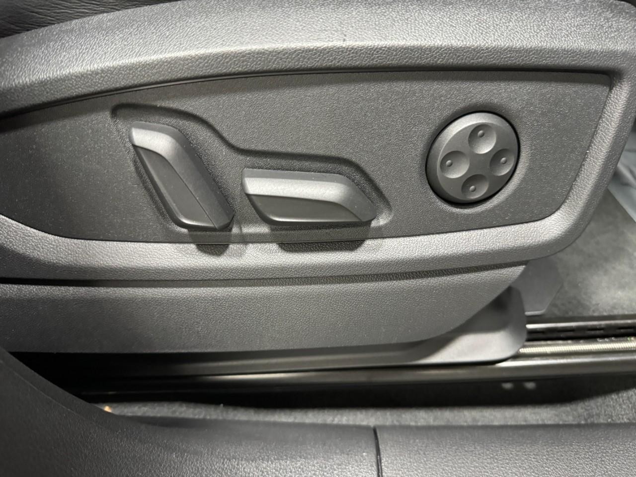 Audi Q5 Vehicle Full-screen Gallery Image 21