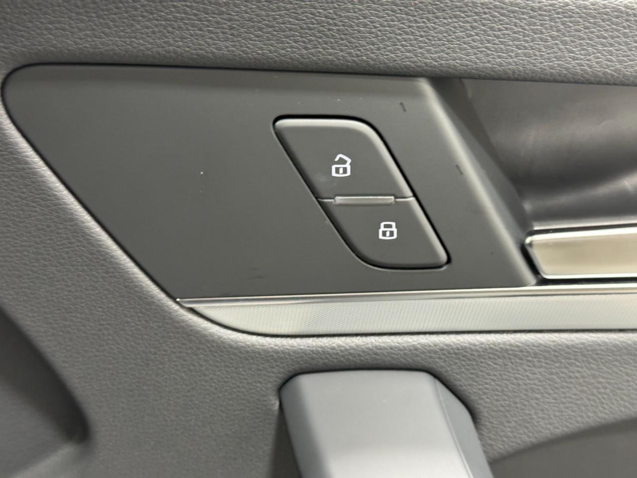 Audi Q5 Vehicle Full-screen Gallery Image 22