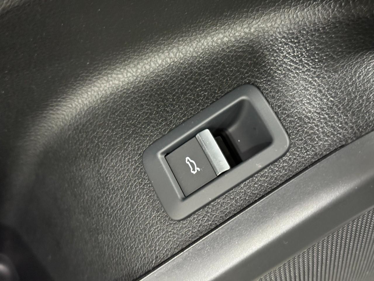 Audi Q5 Vehicle Full-screen Gallery Image 26