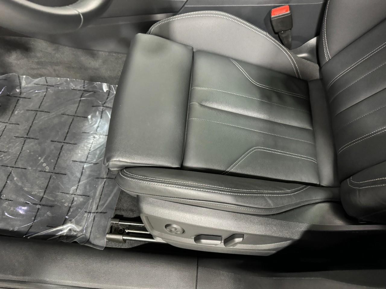 Audi Q5 Vehicle Full-screen Gallery Image 28