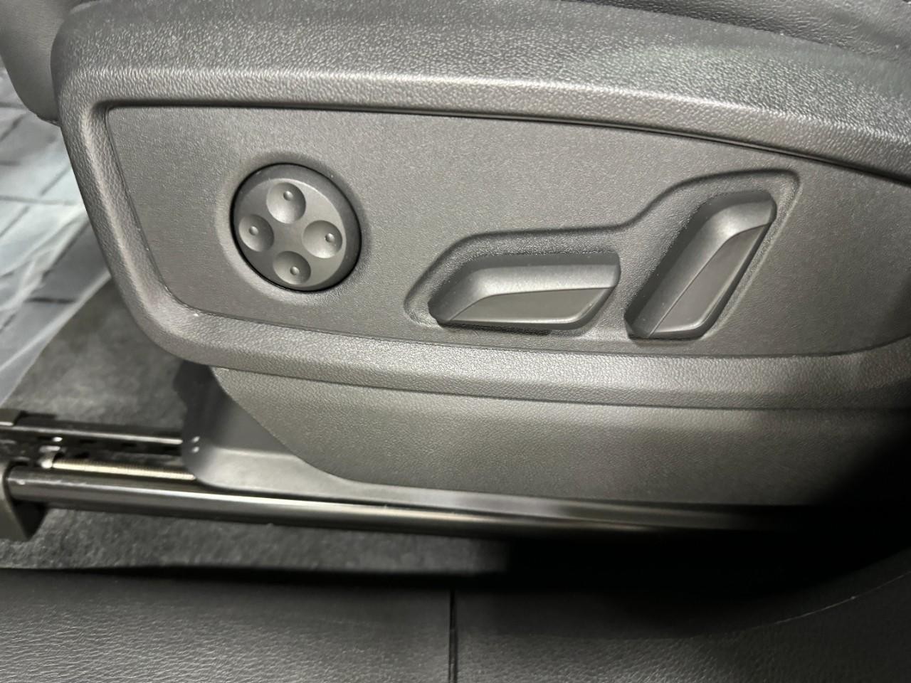 Audi Q5 Vehicle Full-screen Gallery Image 29